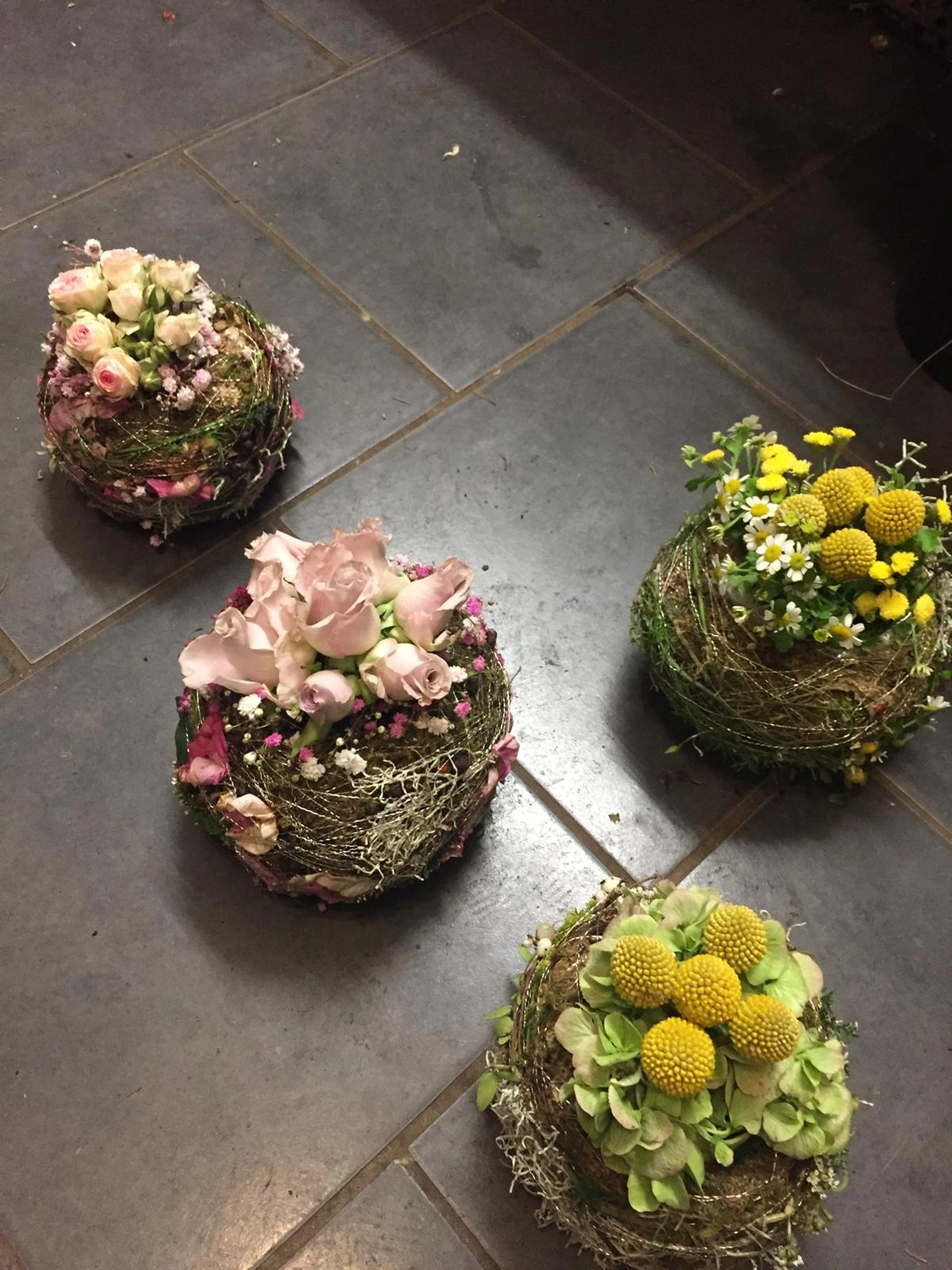 Tetta Knoll – Blumenhandwerk – Trauerfolirstik