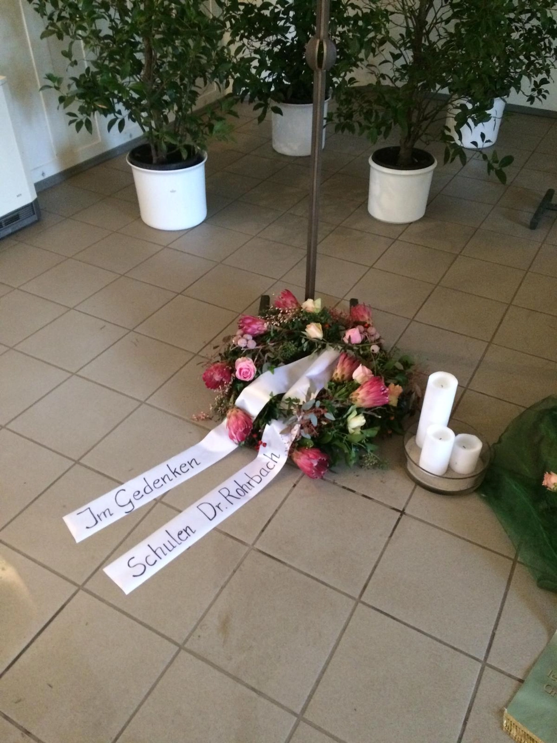 Tetta Knoll – Blumenhandwerk – Trauerfolirstik