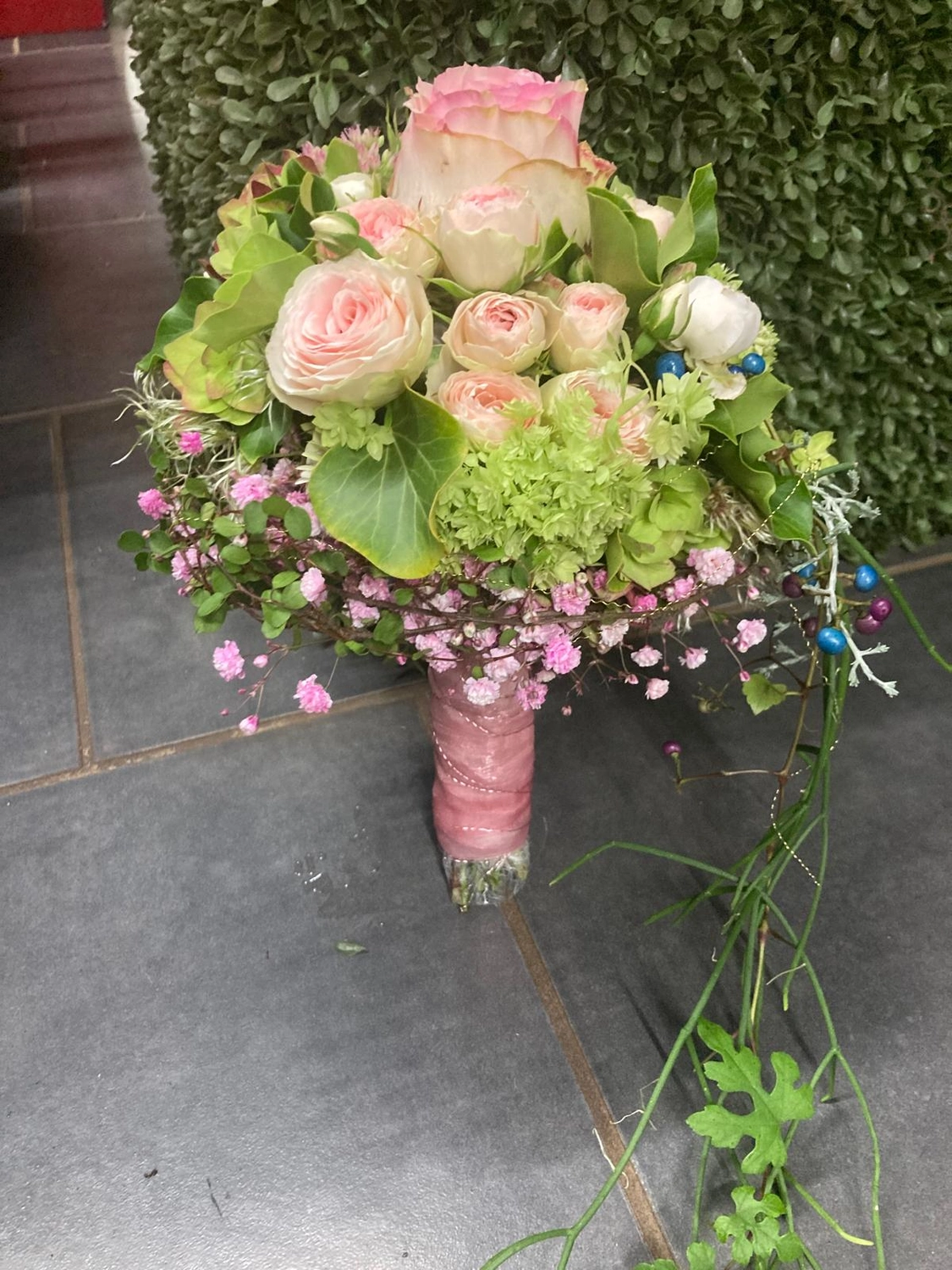 Tetta Knoll – Blumenhandwerk – Trauerfolirstik