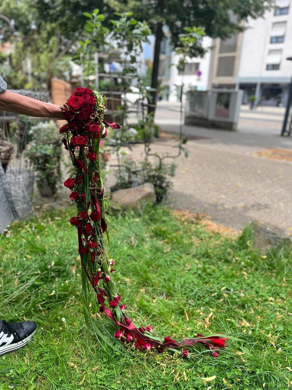 Tetta Knoll – Blumenhandwerk – Trauerfolirstik