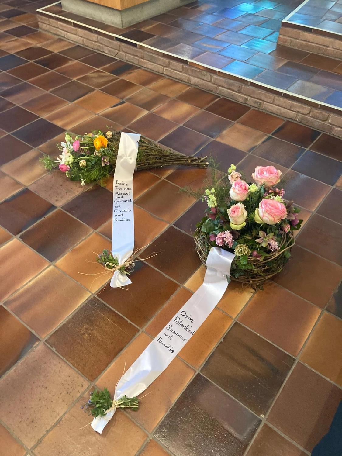 Tetta Knoll – Blumenhandwerk – Trauerfolirstik