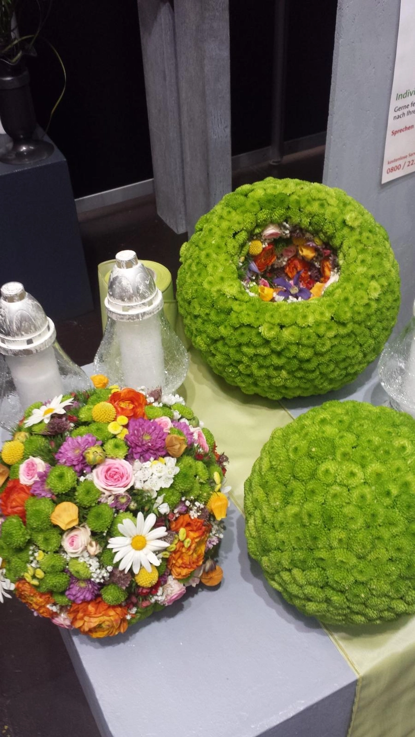 Tetta Knoll – Blumenhandwerk – Trauerfolirstik