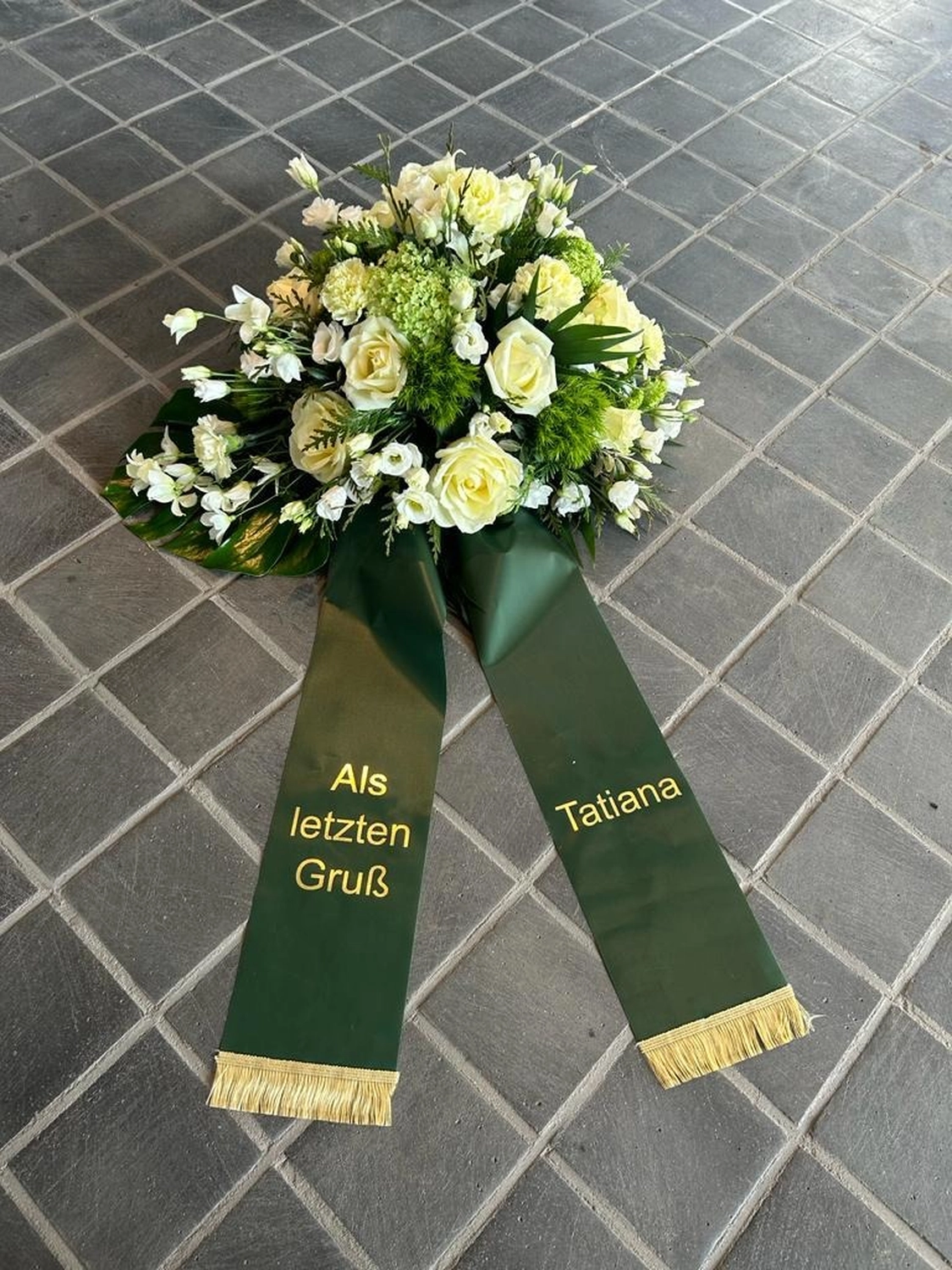 Tetta Knoll – Blumenhandwerk – Trauerfolirstik