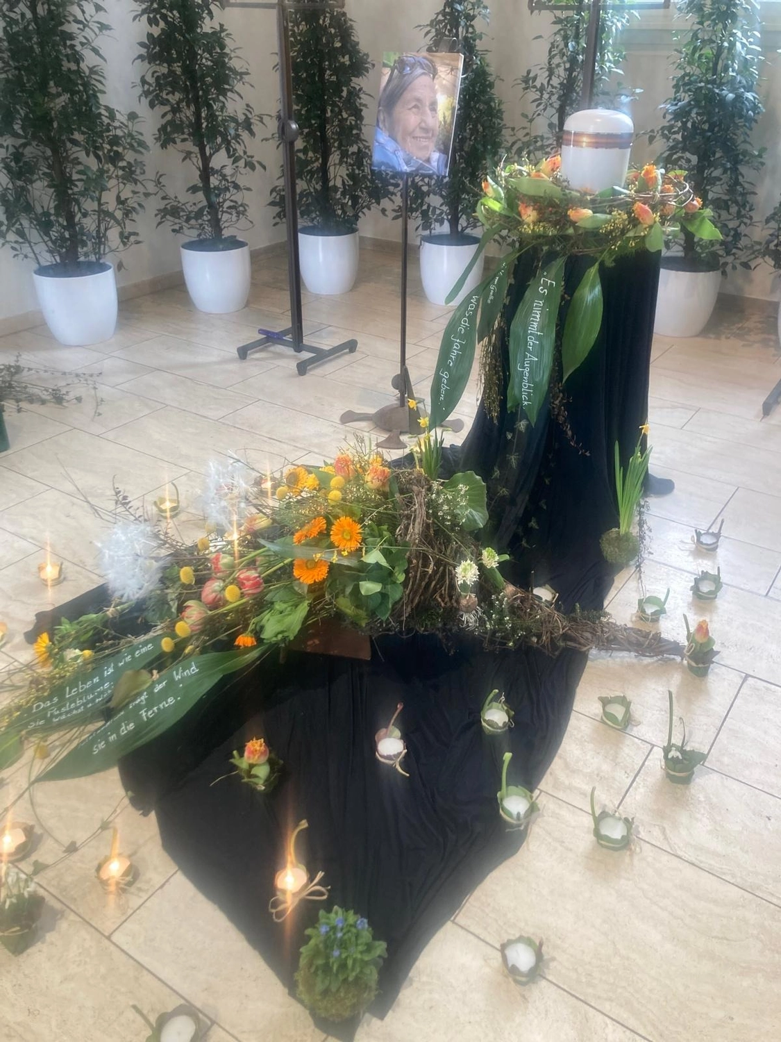 Tetta Knoll – Blumenhandwerk – Trauerfolirstik