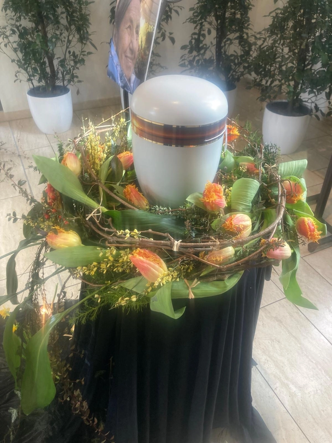 Tetta Knoll – Blumenhandwerk – Trauerfolirstik