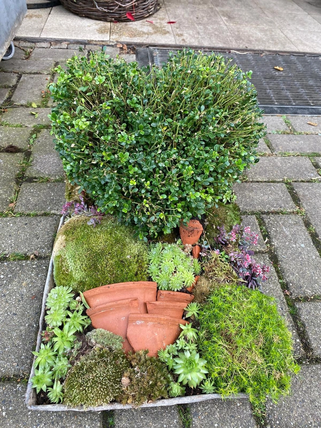 Tetta Knoll – Blumenhandwerk – Trauerfolirstik