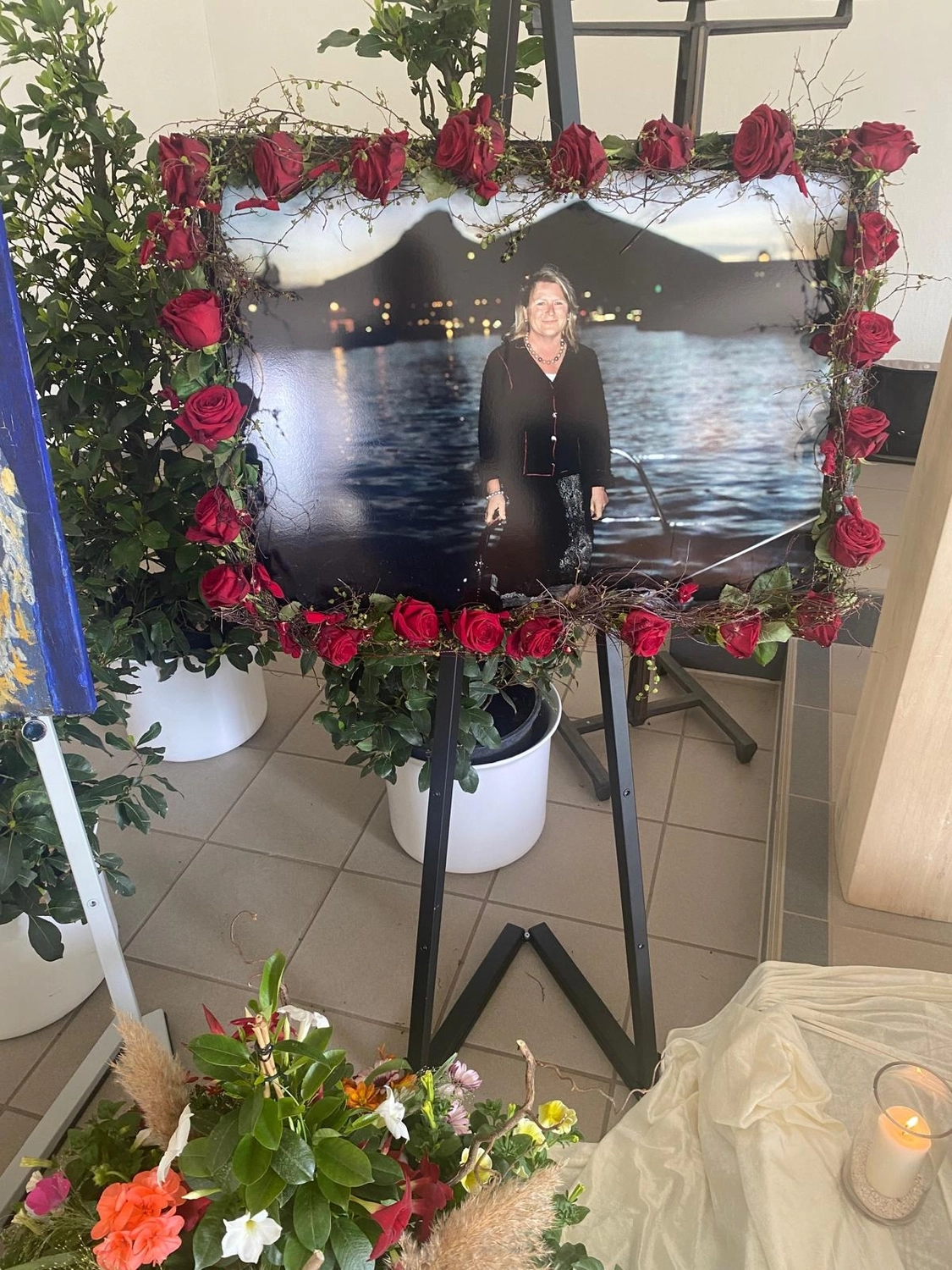 Tetta Knoll – Blumenhandwerk – Trauerfolirstik