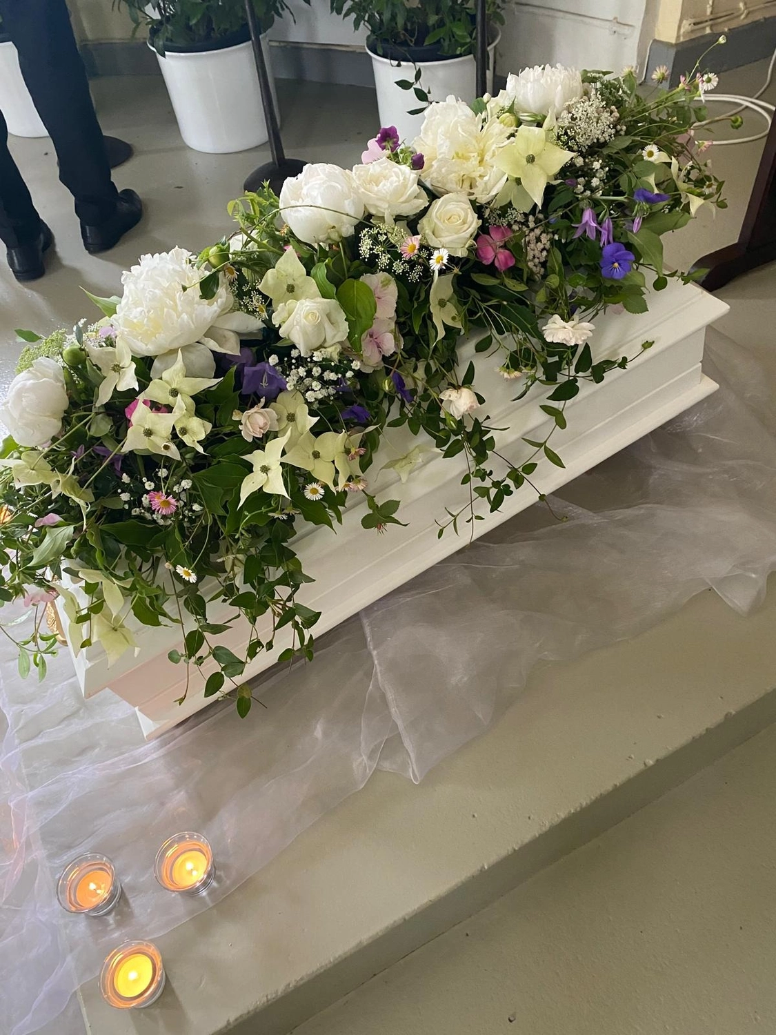 Tetta Knoll – Blumenhandwerk – Trauerfolirstik