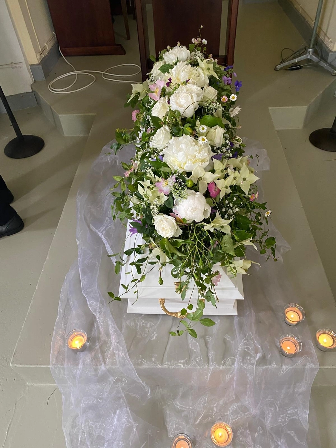 Tetta Knoll – Blumenhandwerk – Trauerfolirstik