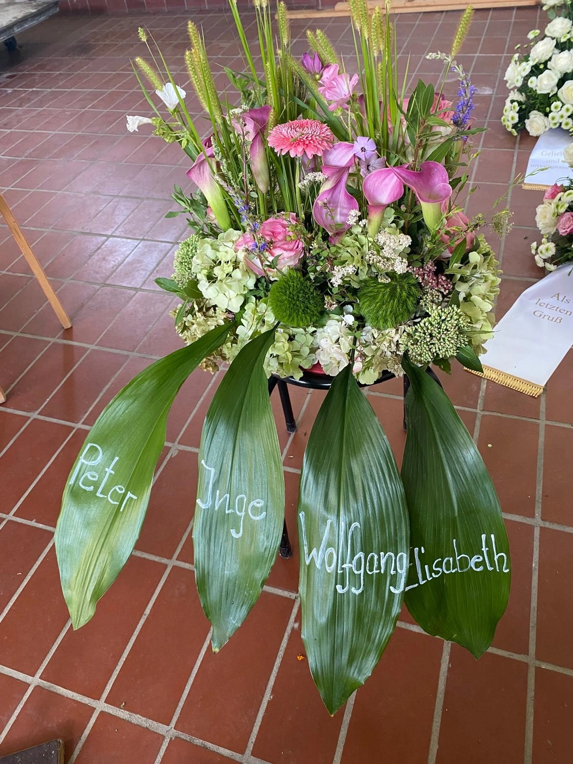 Tetta Knoll – Blumenhandwerk – Trauerfolirstik