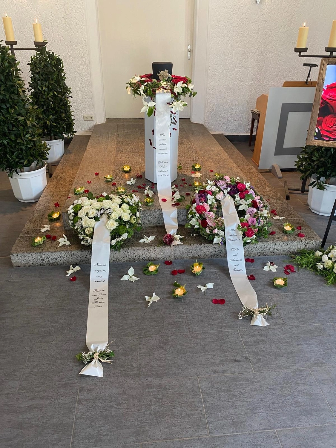 Tetta Knoll – Blumenhandwerk – Trauerfolirstik