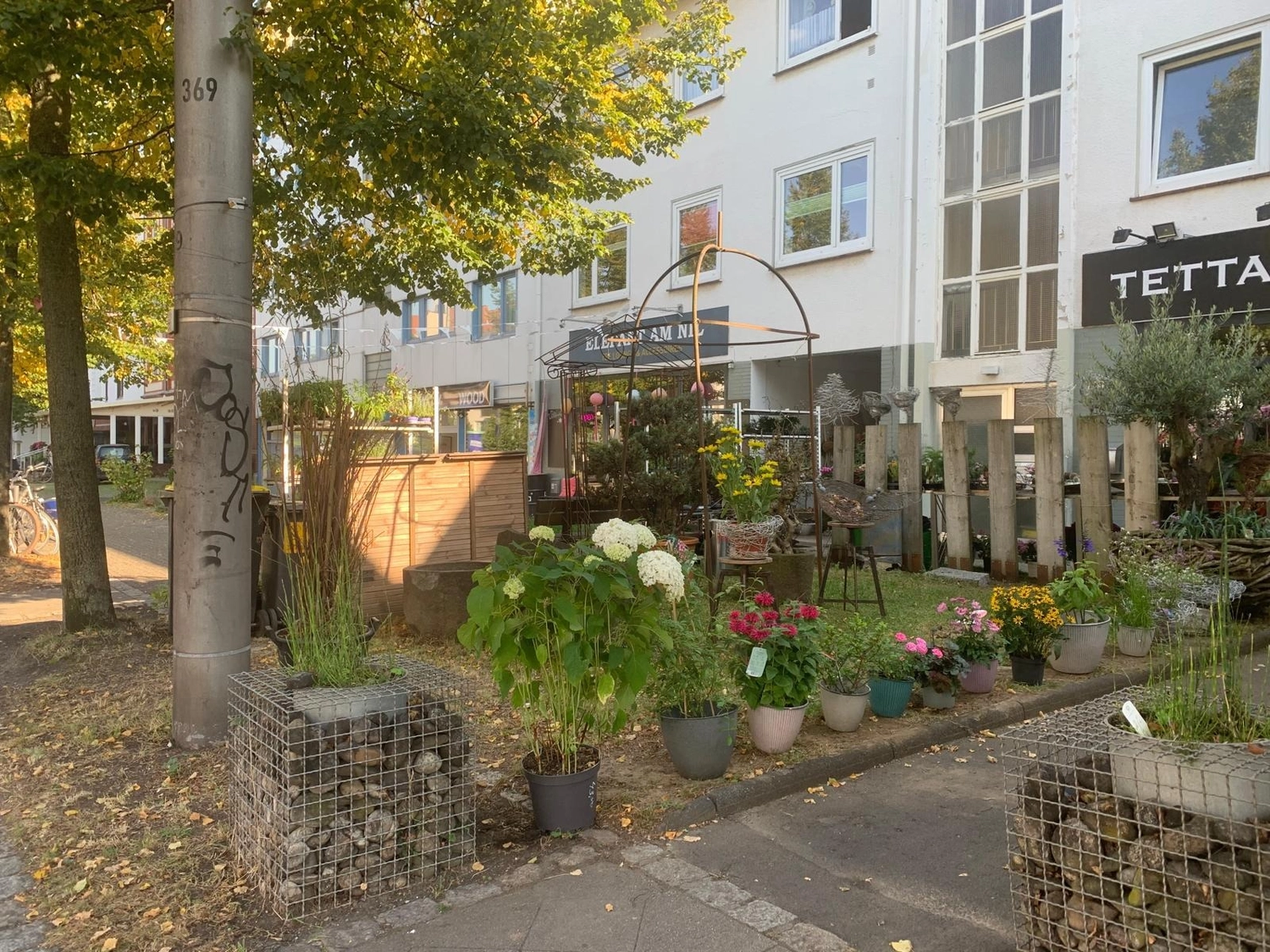 Tetta Knoll – Blumenhandwerk – Trauerfolirstik