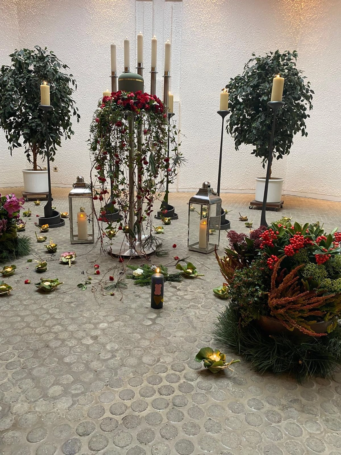 Tetta Knoll – Blumenhandwerk – Trauerfolirstik