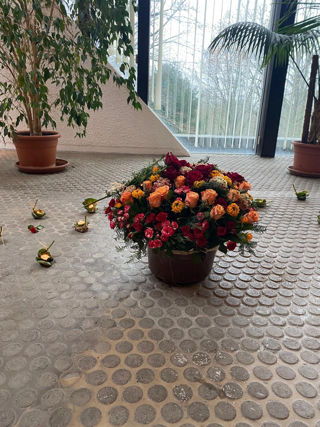 Tetta Knoll – Blumenhandwerk – Trauerfolirstik