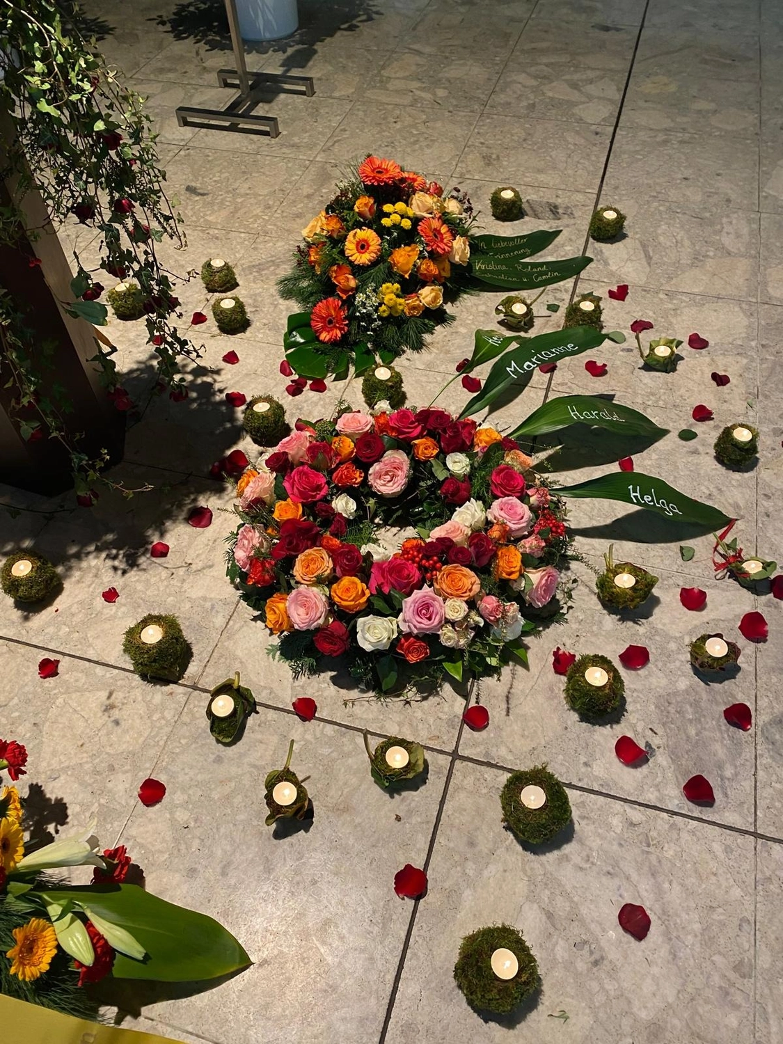 Tetta Knoll – Blumenhandwerk – Trauerfolirstik